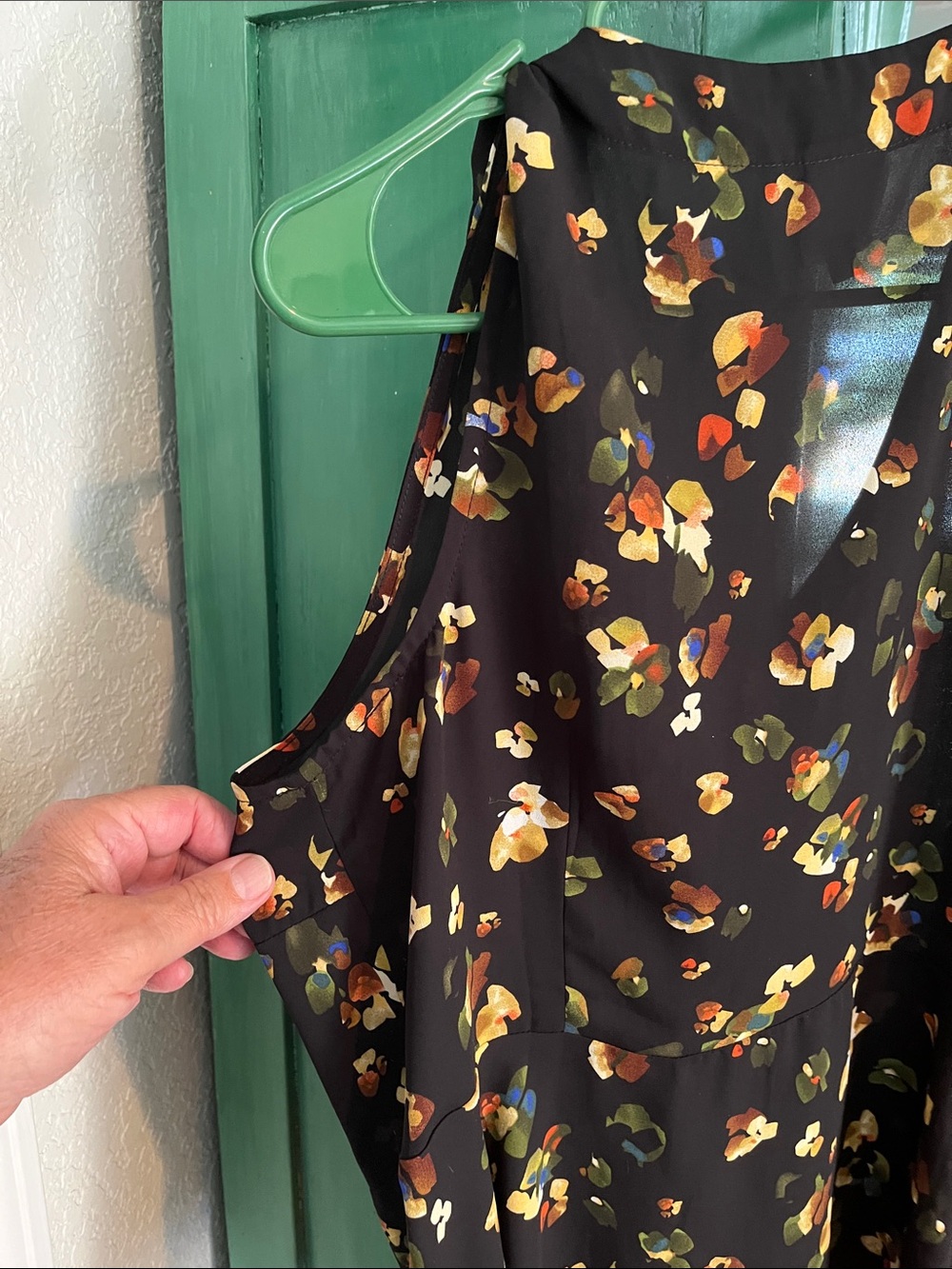 CAbi Black Floral-Pattern Button-Front Camisole - Picture 6 of 6